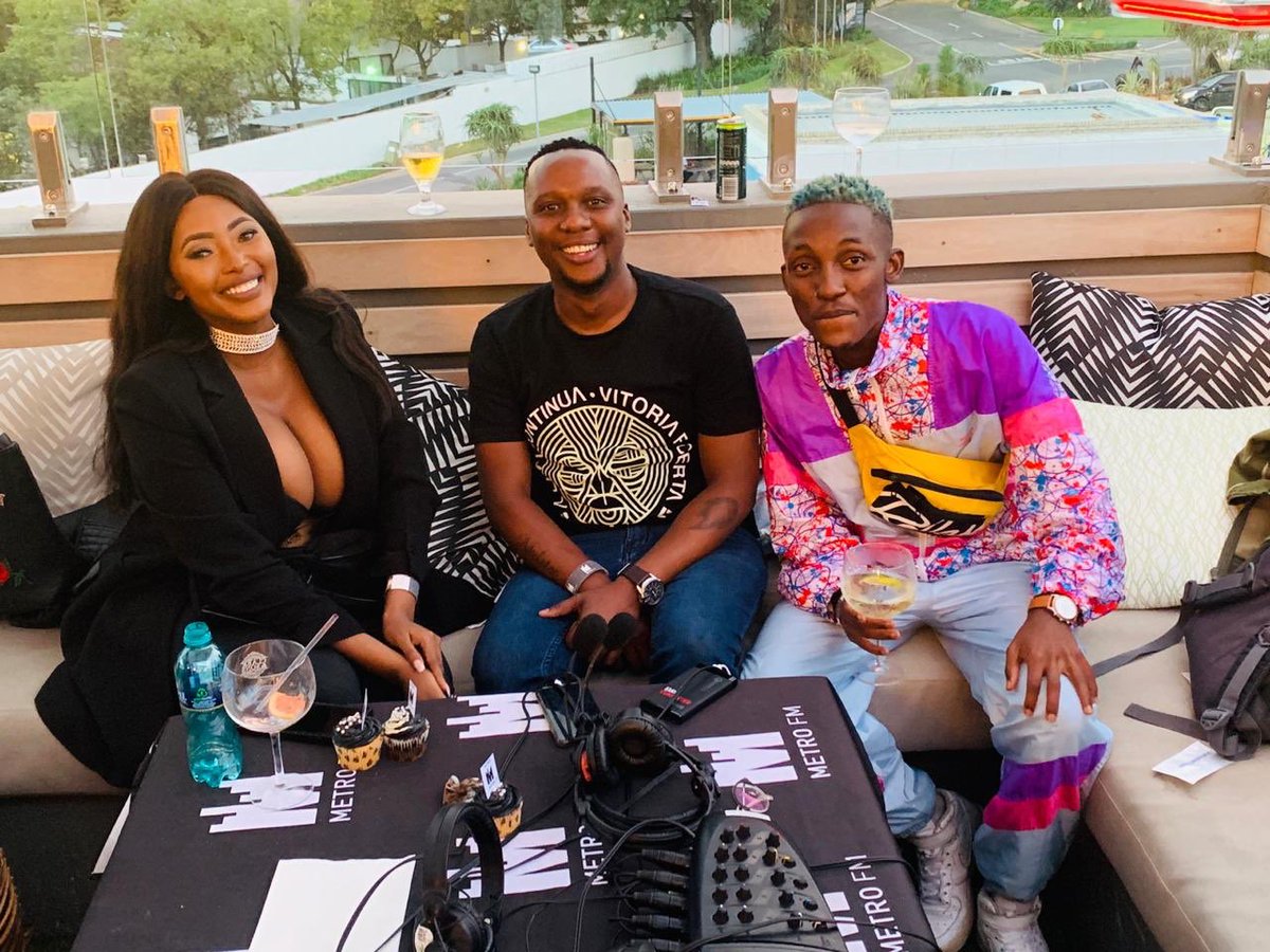 DJFARMERSA's tweet photo. #TapInToMetro 
The other day with @LadyZamar4  @moflavadj  @DJNAVES  @snazo @Zingah_LOTJ 
#GqomPiano #BizuFarmer https://t.co/4fS1ocIf6j