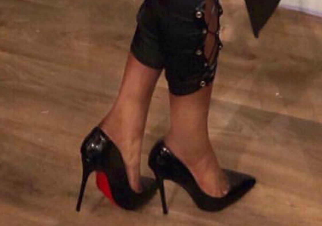 IammorethanM's tweet photo. @NgaboNatasha #ExpiredPepperDemHoe This girl has the cheek to be falsely accusing people of rape , but what about the uncle u fucked old enough to be your dad for a pair of Christian Louboutin high heels 🤦🏾‍♂️,  did he not rape you???? 🤷🏾‍♂️🤷🏾‍♂️🤷🏾‍♂️🤷🏾‍♂️ https://t.co/ptzAo9gitc