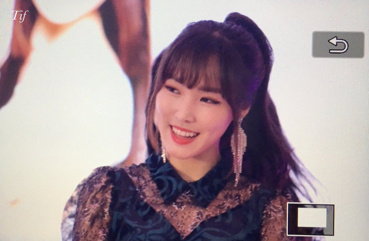 Tif971004's tweet photo. 190406 Celebon first fan meet up in Jakarta 프리뷰
#Yuju #유주 #최유나 #ユジュ
#GFRIEND #여자친구 #ヨチン https://t.co/hk0J7jGjvp