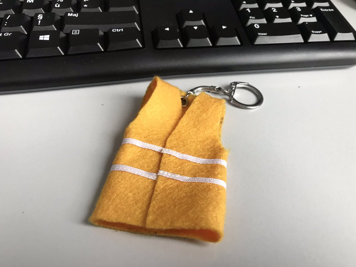 Et qui c’est qui a eu son petit cadeau de la part des #gilletsjaunes? @UnionArdennais #Épernay