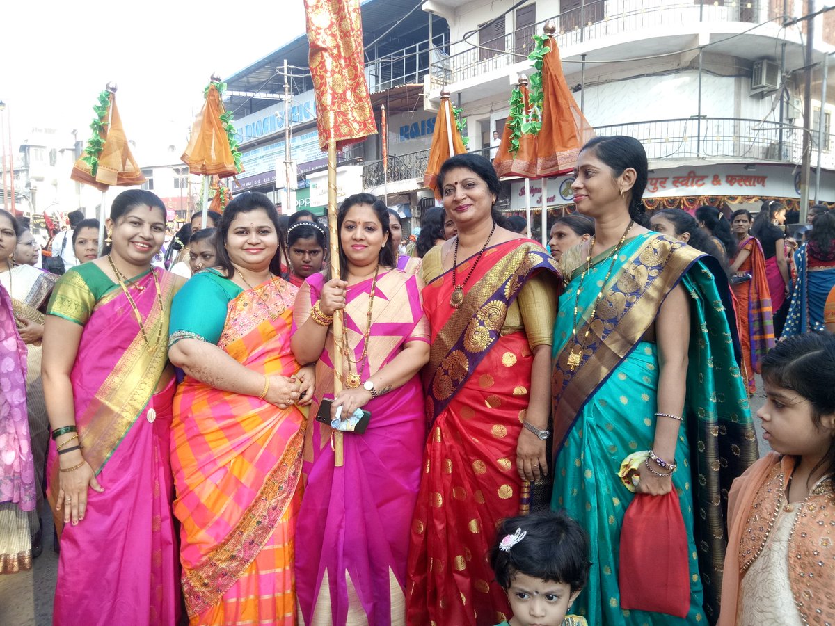 ParmaniMamta's tweet photo. गुढीपाडव्यानिमित्त नववर्ष शोभायात्रा दरम्यान चे काही क्षण...

आपणा सर्वांना नववर्षाच्या हार्दिक शुभकामना...
#Mebhichowkidarhu
#FirEkBarModiSarkar https://t.co/Qn7TchpA6z