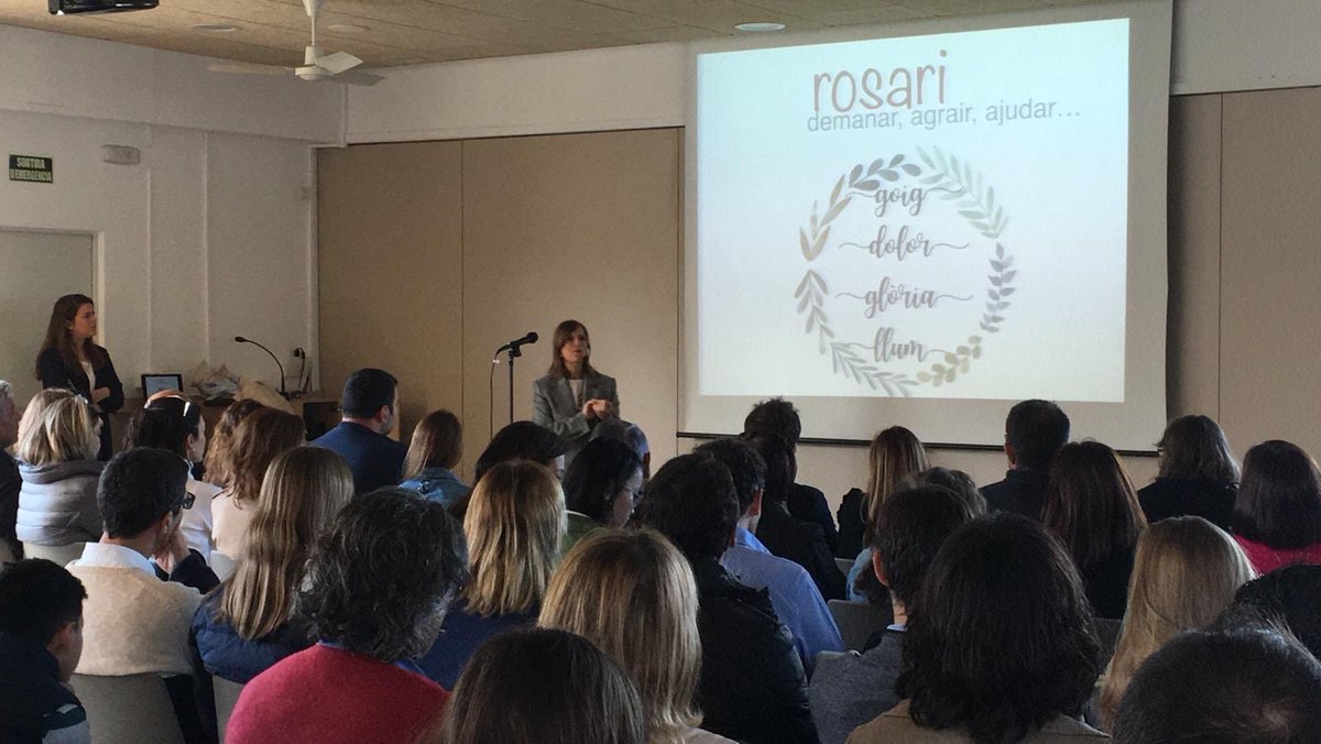lesalzines's tweet image. Avui les alumnes de 3r Epri acompanyades de les seves famílies i les seves professores  han rebut la  Imposició de l'escapulari de la Mare de Déu del Carme. 
Formació, jocs i pel·lícula, cànon de flauta dolça han acabat d’arrodonir la jornada. 
#Aude #familyproject #lideratgeetic