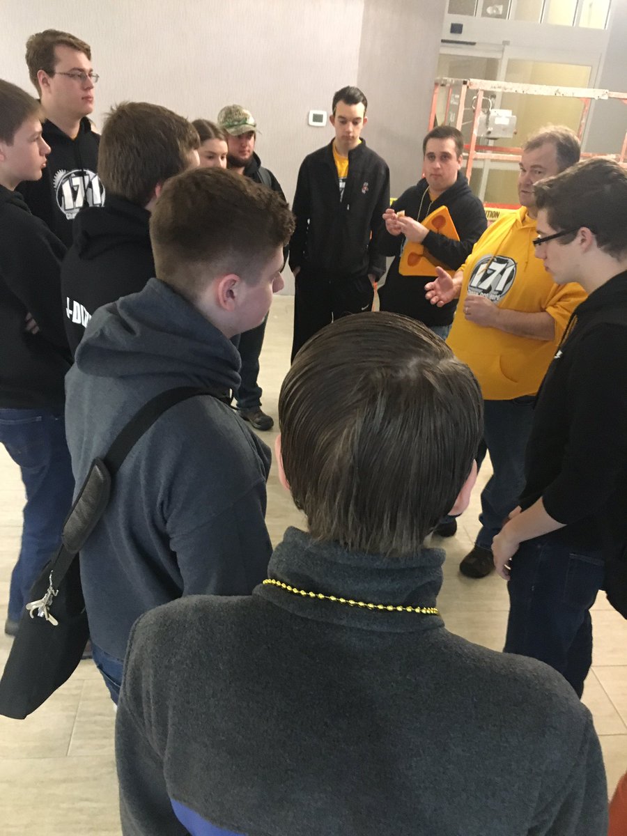 Quick team meeting before our second day of qualification matches begin! Opening ceremonies begin at 8:30 and after that it’s go time! 🐮🚀🎉 #FIRST #makeitloud #CurdIsTheWord
