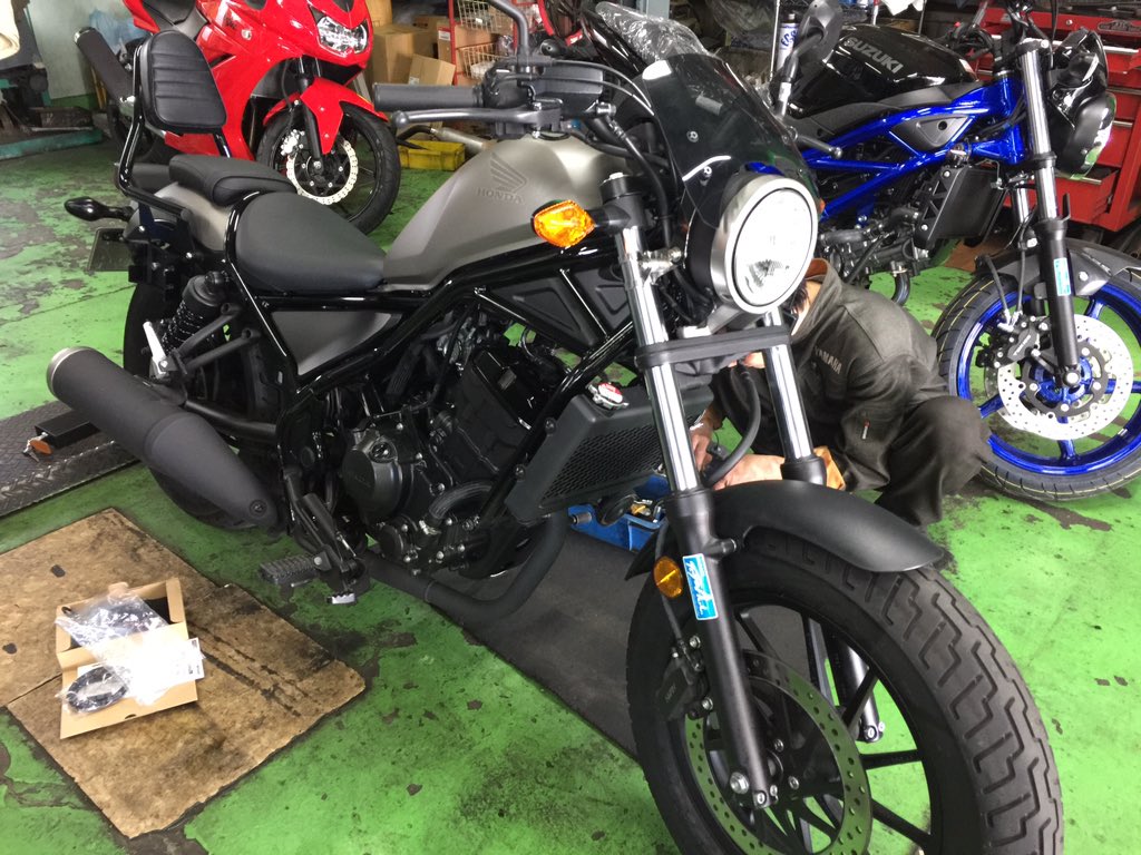 トーヨーオート Toyoauto 東洋 Twitterissa ホンダ新型レブル250にetc取付しました アメリカンモデルは収納スペースがほとんど無い車両が多いですよねw 今回こちらのレブル250では Etc本体が収納できる鍵付きケースを外付けしてetcを収納しております 見た目も トーヨーオート Toyoauto 東洋 Twitterissa ホンダ新型レブル250にetc取付しました アメリカンモデルは収納スペースがほとんど無い車両が多いですよねw 今回こちらのレブル250では Etc本体が収納できる鍵付きケースを外付けしてetcを収納しております 見た目も