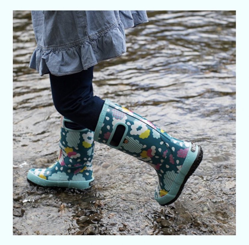 Ensoleillez les journées de vos tout petits avec ces bottes @bogs de <a href="/pandachaussures/">Chaussures Panda</a> 🐼🌂
.
.
.
.
.
.
.
.
.
.
#rain #rainyday #rainydays #rainboots #boots #rainy #kidsboot #colorful #shoes #kidfootwear #children #fun #saturday #saturdaymood #mood #funday  #galeriesdelacapitale