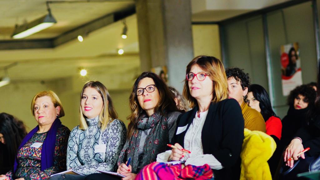Arrancamos este #FelizSábado con la energía de las participantes de #GIRAMujeresWeekend en #ACoruña. Hoy han comenzado dos jornadas de formación y asesoría intensiva para mujeres que quieren emprender un negocio o con un proyecto ya en marcha de la mano de <a href="/ImpactHubVigo/">Impact Hub Vigo</a>