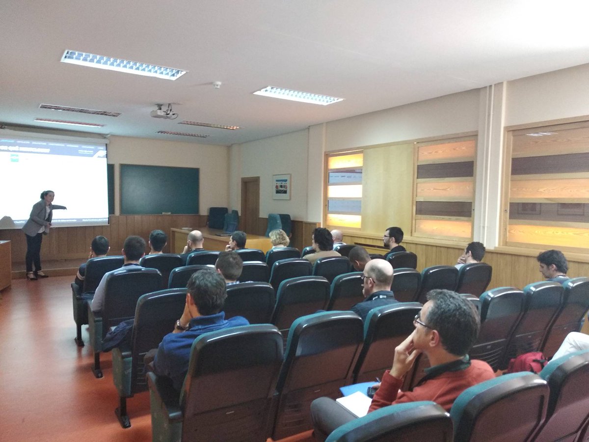 Group4Layers's tweet photo. La importancia de la privacidad y seguridad: ser propietarios de nuestros datos. Otras charlas reiteran la importancia de gestores de contraseñas y políticas de renovación: Nextcloud lo hace! #UCTechPro #privacidad #cloud #nextcloud https://t.co/MVVV49xjOi