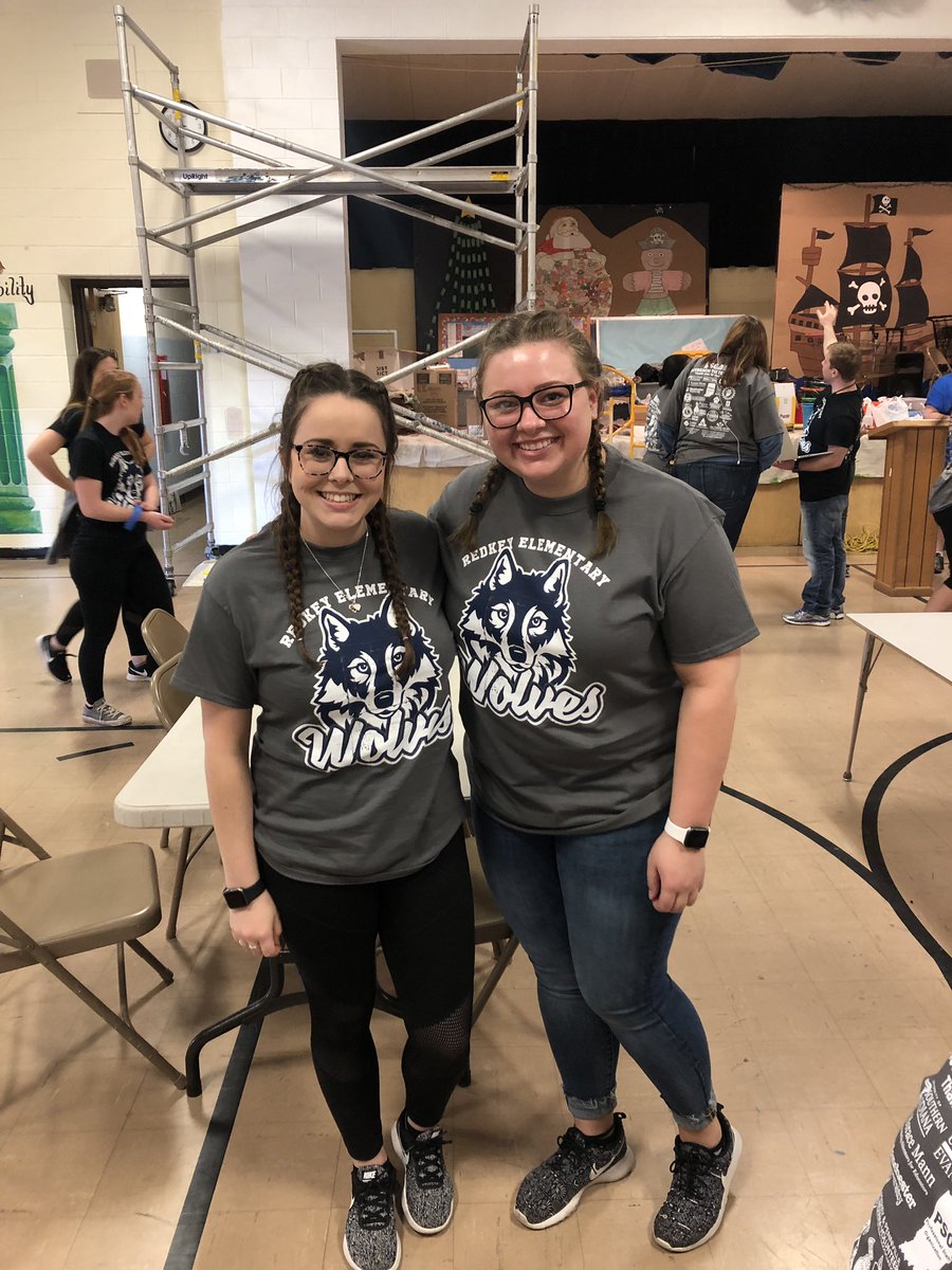 SEA_manchester's tweet photo. Manchester University students are ready to go at #outreachtoteach!! ❤️  @ISEAmembers @ISTAmembers #redkeyelementary https://t.co/VjLOTuikq2