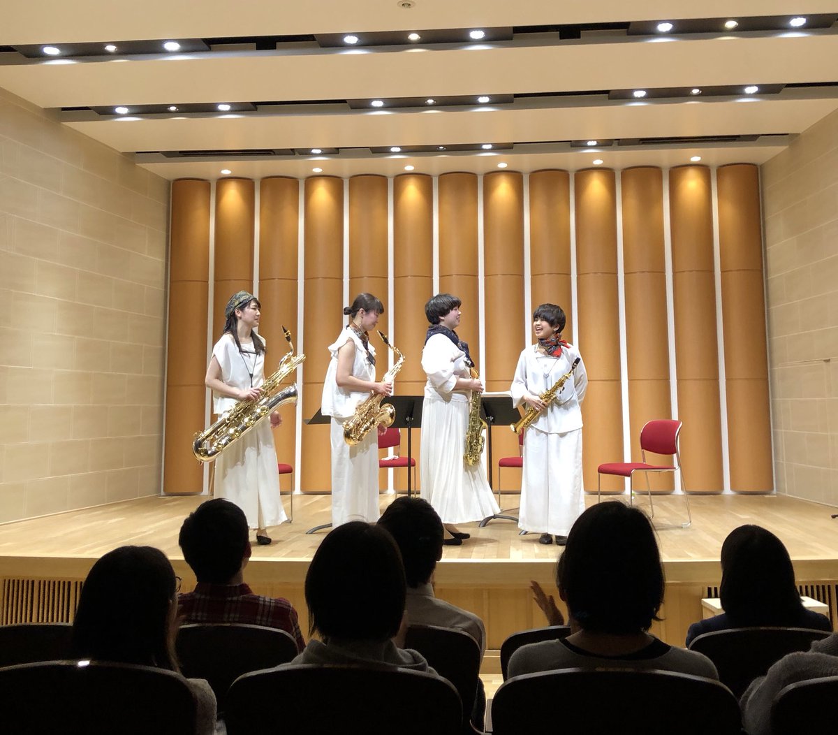 n363363's tweet photo. 午後は、#NOKsaxophonequartet #4thConcert へ。🎷🎶
去年は #ぎふ清流ハーフマラソン 直後で、後半しか聴けませんでしたが、今年はギリギリセーフ。😅
またまた凝ったチラシ&プログラムデザインでした。
#saxophonequartet
#福田彩乃 #坂井利絵
#佐藤杏奈 #西田早希
#ドルチェ楽器名古屋店 https://t.co/V3NN2v5hVO