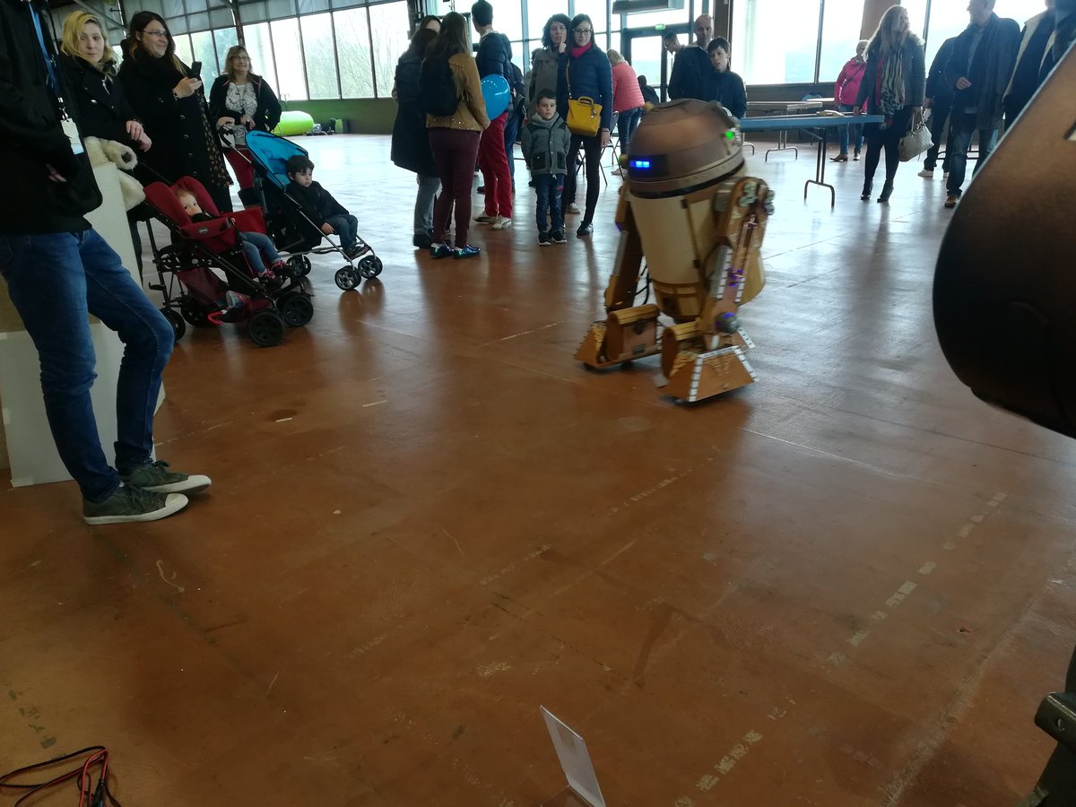 confrerie_robot's tweet photo. Marre de la pluie ? Venez nous rencontrer à l'occasion de @LaFoiredeNantes au parc des expositions @Exponantes. N3MO se fera un plaisir de vous accueillir ! #MFN19 https://t.co/kpM7rKMT1I