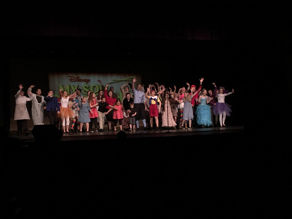 mstacey79's tweet photo. What an amazing performance last night! @cmslakers @LakerTheatreCo #CMShowtime My Son Pinocchio Jr was on point! https://t.co/SLcn7ttFt7