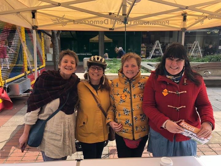 LeeHunt6's tweet photo. Lots of @portsmouthld campaigning across #Portsmouth right now; #LibDem #Southsea stall looks great 🔶 Loads #LibDemdoorsteps #LibDemChats @LibDems #DemandBetter #May2 #LocalElection2019 https://t.co/sTKPnvWzWV