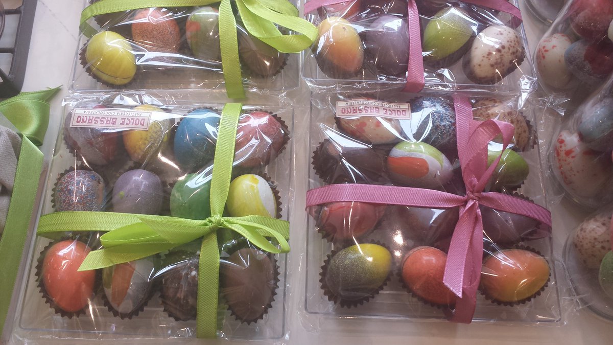 EmilyEry's tweet photo. Solo #ovetti di alta #pasticceria https://t.co/CiM2uxyCJd