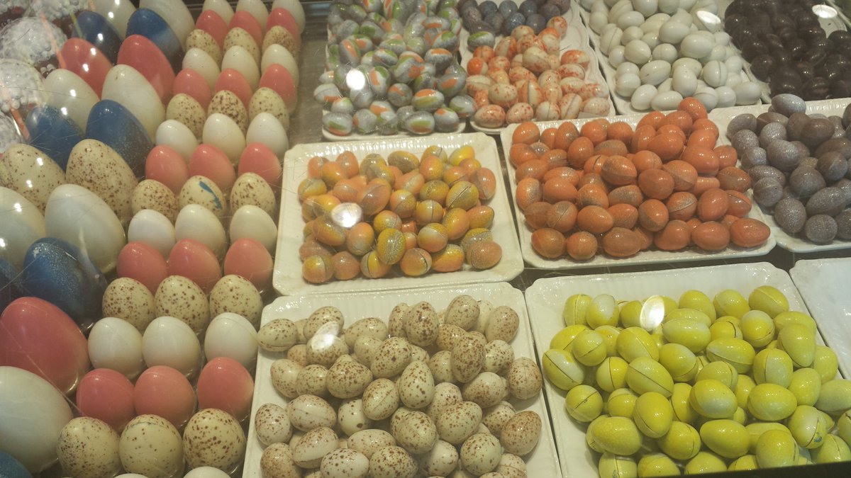EmilyEry's tweet photo. Solo #ovetti di alta #pasticceria https://t.co/CiM2uxyCJd