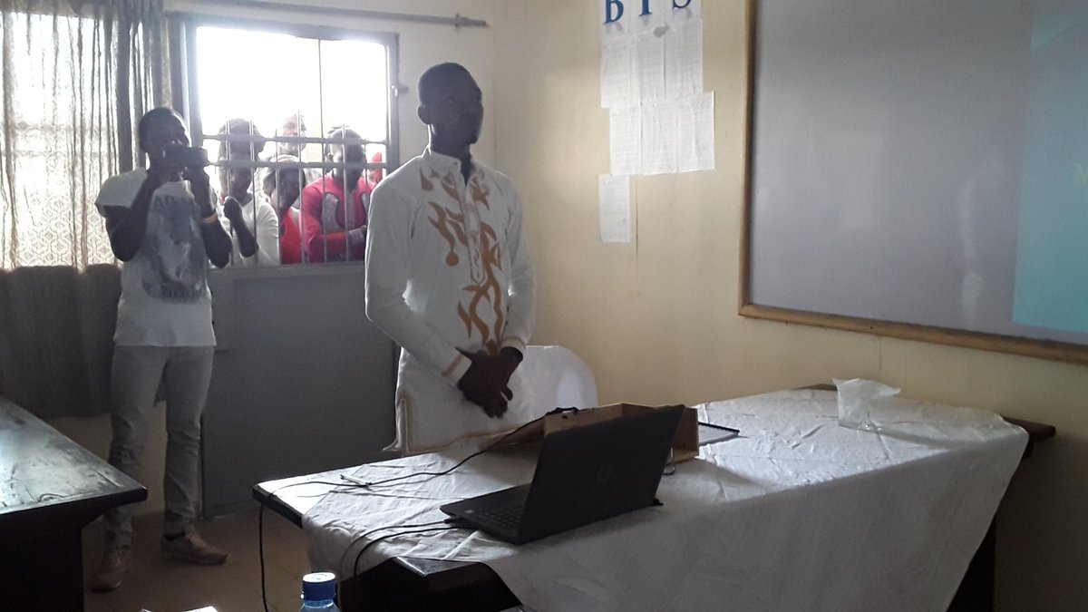 iucdouala's tweet photo. [Soutenances BTS/HND 2019: 1ère journée] à @iucdouala campus de Logbessou

Félicitations au candidat de la spécialité Maintenance des Appareils Biomédicaux qui après présentation de son thème, projet à l'appui a obtenu la mention Très Bien.

#IUC
#ICIA
#ISTDI
#BTS_HND2019 https://t.co/VO9lJLpLZ9