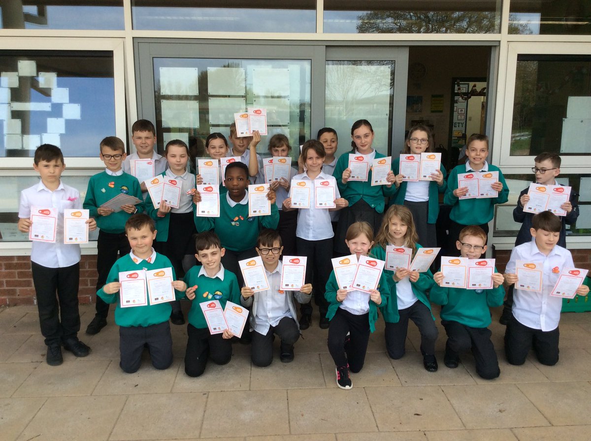 Lakeside_school's tweet photo. Well done to Year 5 for their cycling achievements. #safecyclists #roadsafety #getahead #activechildren https://t.co/UPflTNNDHF