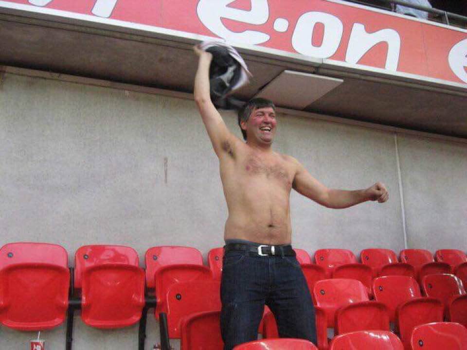 Wembley again, hope this clown can control himself <a href="/WayneFlaherty/">Wayne Flaherty</a>