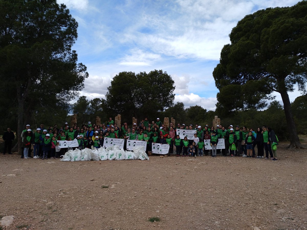 Cicloplast_com's tweet photo. Reto conseguido!!!! Muchas gracias a todos por participar y hacer posible que entre todos tengamos un entorno más limpio #VoluntariadoVerdePlastico @GVAagroambient @AjuntamentSerra @serracalderona @aimplas @xalocmar @PaisajeLimpio #spberner #picda https://t.co/tFyG15pG7t