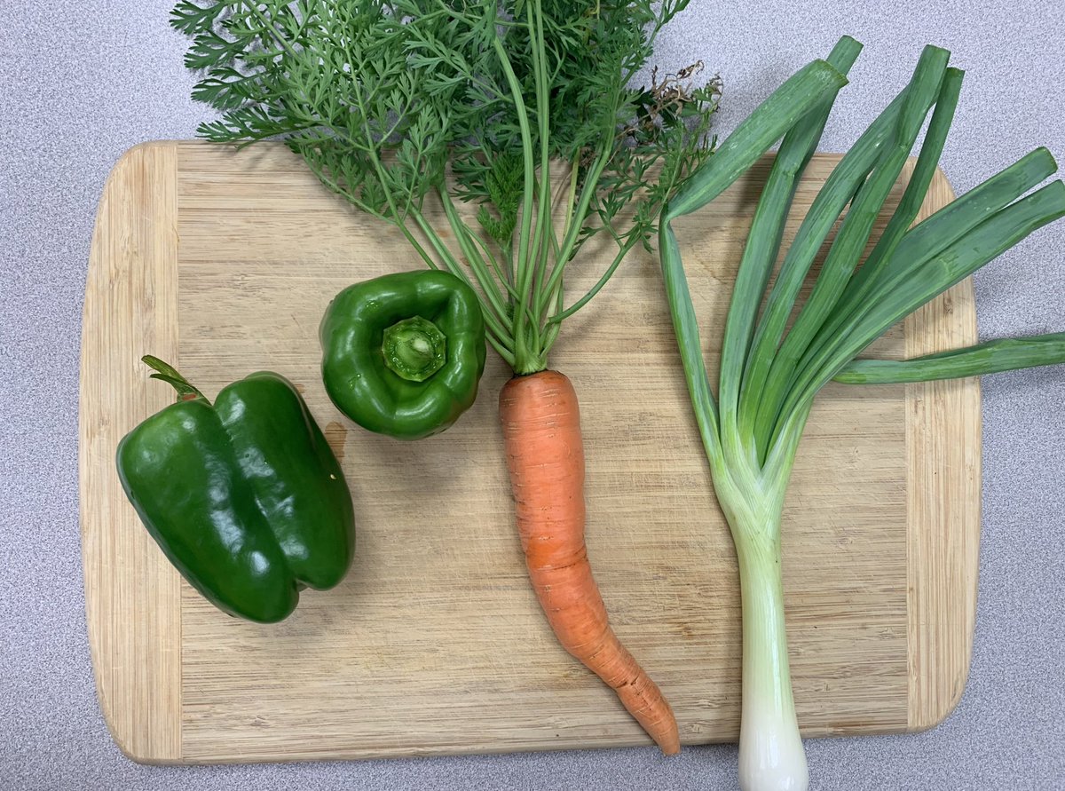 Making fresh salsa from the Kinder Garden never tastes so good! <a href="/cypresscreekvcs/">Cypress Creek</a> #ottersmatter #schoolgardens