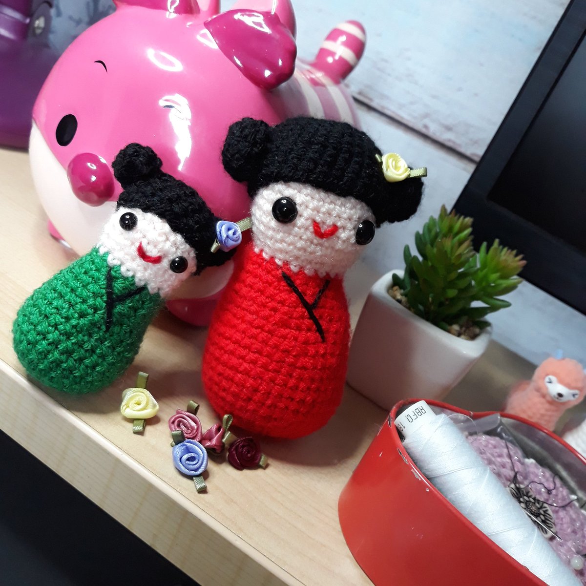SaraScales2's tweet photo. Still full of cold but making some mini kokeshi dolls for Yorkshire Cosplay Con in May 😊 #crochet #kokeshidoll #handmade #bysara #kawaii #cute #cutedoll https://t.co/Y2QDmlljL2