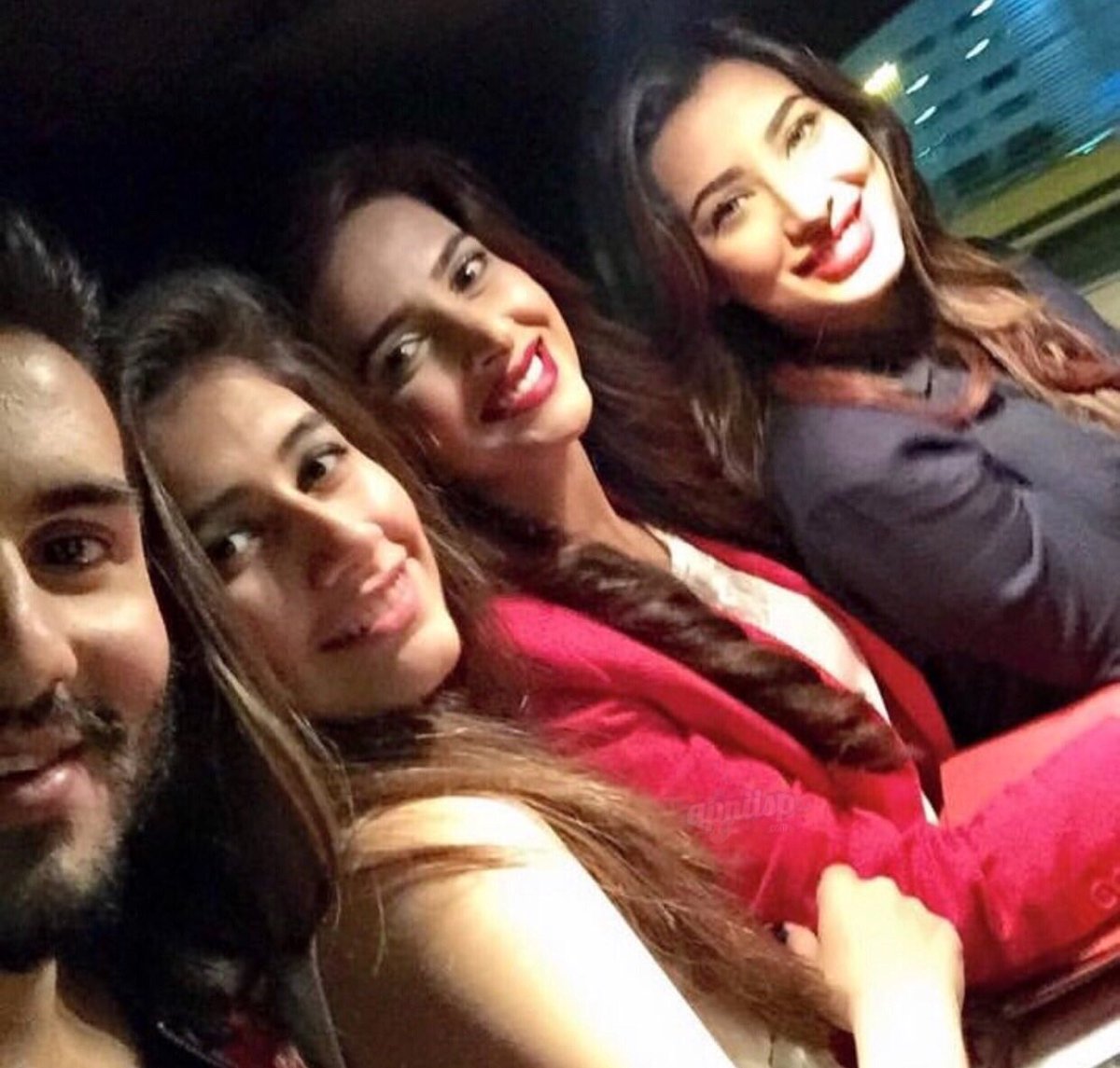 ApniISP.Com on Twitter: "#MehwishHayat #SabaQamar #SyraShahroz and  #ShahrozSabzwari together #friends #throwback #sairoz… "