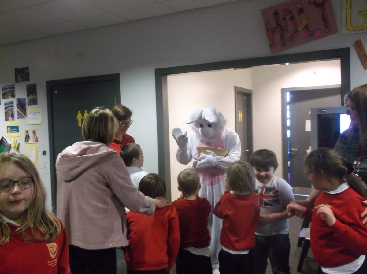 NCEA_Castle's tweet photo. A lovely surprise for our primary children yesterday as the #EasterBunny hopped into assembly to kindly hand out chocolate eggs. Thank you very much @LiamV4e @VisionForEd - Happy Easter! https://t.co/po6rMQfV8r