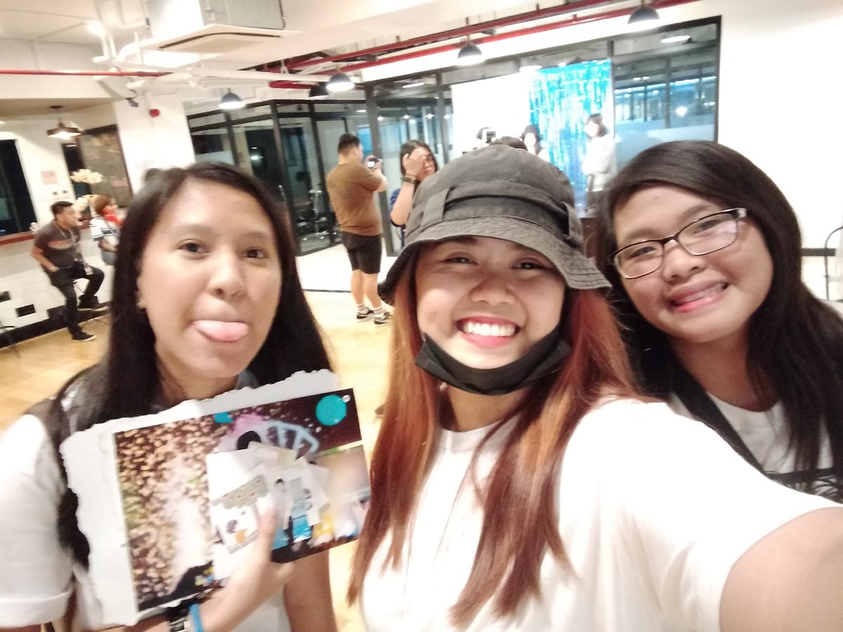 TineYooKoo's tweet photo. (04.06.19)

ANG SWERTE NI ATE GURL SA KONBAT 😍😂 NICE SEEING YOU AGAIN MY CO-JUNIC BEA 😊 HOPE TO SEE YOU AGAIN SOON 😁

#Vernorexia #ASmileAsSweetAsSpring #ADayAsJunhoe https://t.co/sjvXFzkm5c
