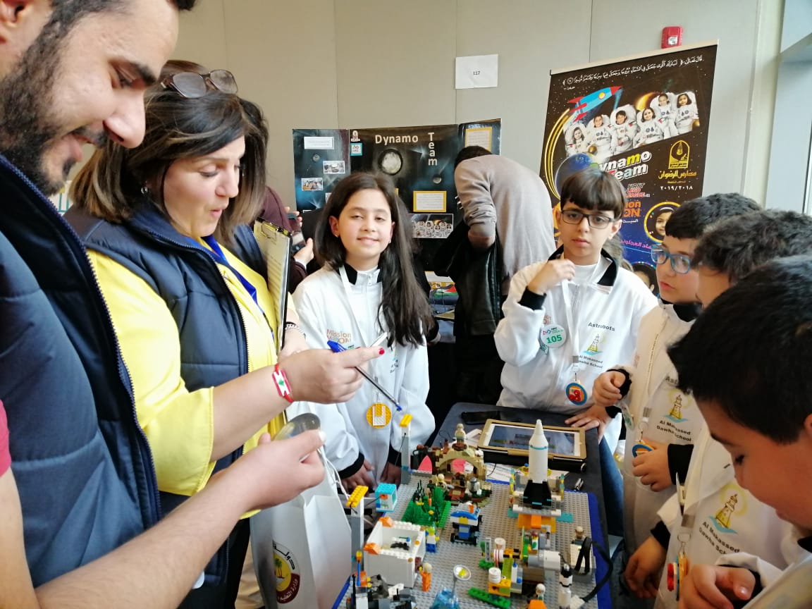 soha_nj's tweet photo. فريق #Astrobots خلال عرضهم المشروع أمام اللجنة المختصّة بكلّ ثقةٍ مترقّبين النتائج النهائيّة.
واثقون بقدراتكم ومتأمّلون الخير دائمًا👍
#flljr
#astrobots
@DawhaHighSchool https://t.co/ELuTj3iqCH