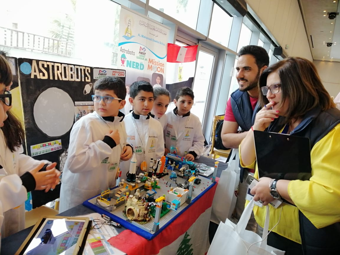 soha_nj's tweet photo. فريق #Astrobots خلال عرضهم المشروع أمام اللجنة المختصّة بكلّ ثقةٍ مترقّبين النتائج النهائيّة.
واثقون بقدراتكم ومتأمّلون الخير دائمًا👍
#flljr
#astrobots
@DawhaHighSchool https://t.co/ELuTj3iqCH