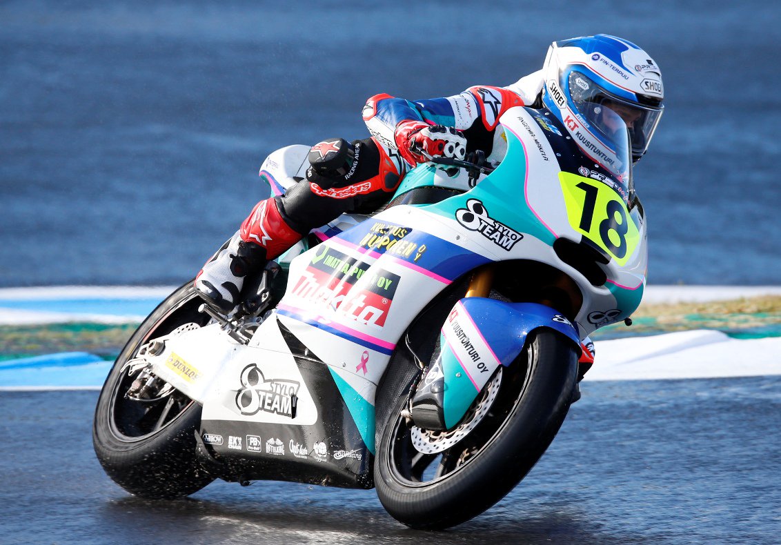 TeamStylobike's tweet photo. Entrenamientos clasificatorios en Estoril (Moto2 European Championship) 
Niki Tuuli (2º) 1:55.734
Matteo Ciprietti (30º) 2:01.897
Condiciones de la pista complicadas a causa de la lluvia.
#stylobiketeam #moto2 @CEVMotorcycle @NikiTuuli @MatteoCiprietti https://t.co/1lWoJpjAOt