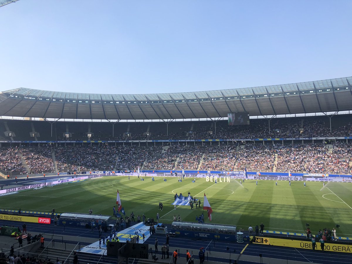 hofamarkus's tweet photo. Trotz Tausenden Freikarten der #DKB wieder mal ein halb leeres Stadion. Traurig für Berlin #BSCF95 #95ole #aufgehtsfortuna https://t.co/1CUEnyC28M