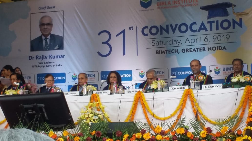 ananyapandey46's tweet photo. @BIMTECHNoida is hosting #31stConvocation is its premises. The Guest of Honour is Dr Rajiv Kumar, Vice Chairman- NITI AAYOG, Govt of India. #BIMTECHConvocation https://t.co/3RR8IM1ooF