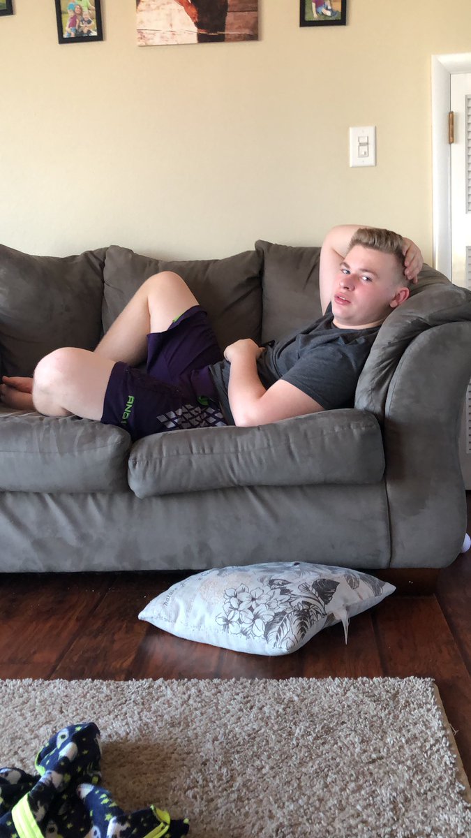 momingainteasy's tweet photo. Dear @Xbox and @Minecraft my child would like to thank you for ruining his spring break with your servers being down. -sincerely a 14 year old disgruntled child #Xbox #xboxone #Minecraft #servicesunavailable #brandnewgame #help #springbreak #grumpyteenager https://t.co/tfPAcIYlQI