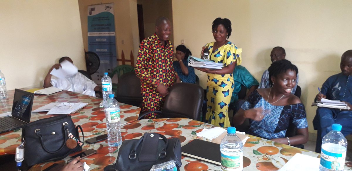 Loua93285205's tweet photo. Hier s'est tenu à la Direction Exécutive de l'AGBEF la passation de service entre le bureau sortant et entrant du CEN
#MAJ_Guinée
#IPPF 
#AGBEF https://t.co/kEyOMuQLOG
