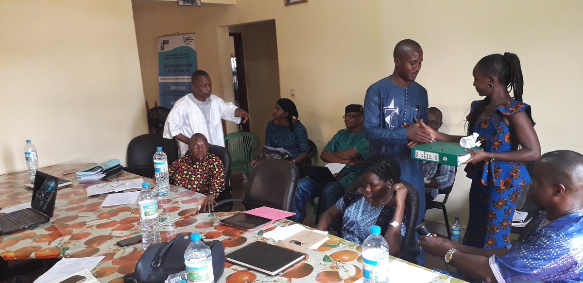 Loua93285205's tweet photo. Hier s'est tenu à la Direction Exécutive de l'AGBEF la passation de service entre le bureau sortant et entrant du CEN
#MAJ_Guinée
#IPPF 
#AGBEF https://t.co/kEyOMuQLOG