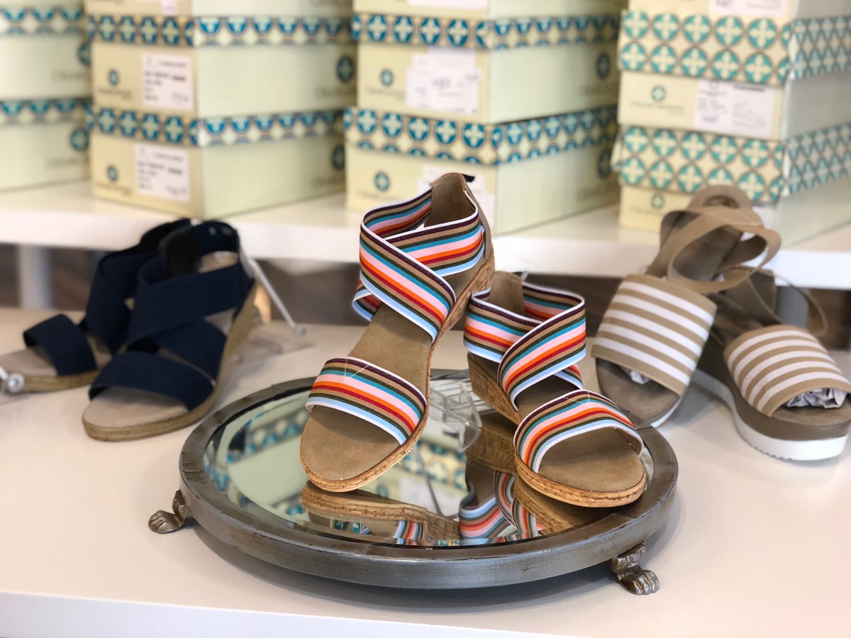 RetrahStore's tweet photo. New sandals have arrived! #retrah https://t.co/yLmcrmjTsM
