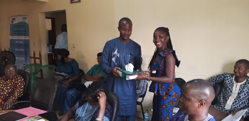 Loua93285205's tweet photo. Hier s'est tenu à la Direction Exécutive de l'AGBEF la passation de service entre le bureau sortant et entrant du CEN
#MAJ_Guinée
#IPPF 
#AGBEF https://t.co/kEyOMuQLOG