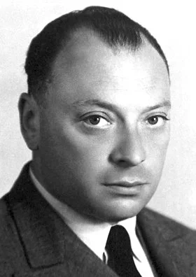 実験機材をしょっちゅう壊していた物理学者パウリ(1900-1958)にちなみ、特定の人物が触れただけで機械が不可解な壊れ方をすることを「パウリ効果」と呼ぶ。
 