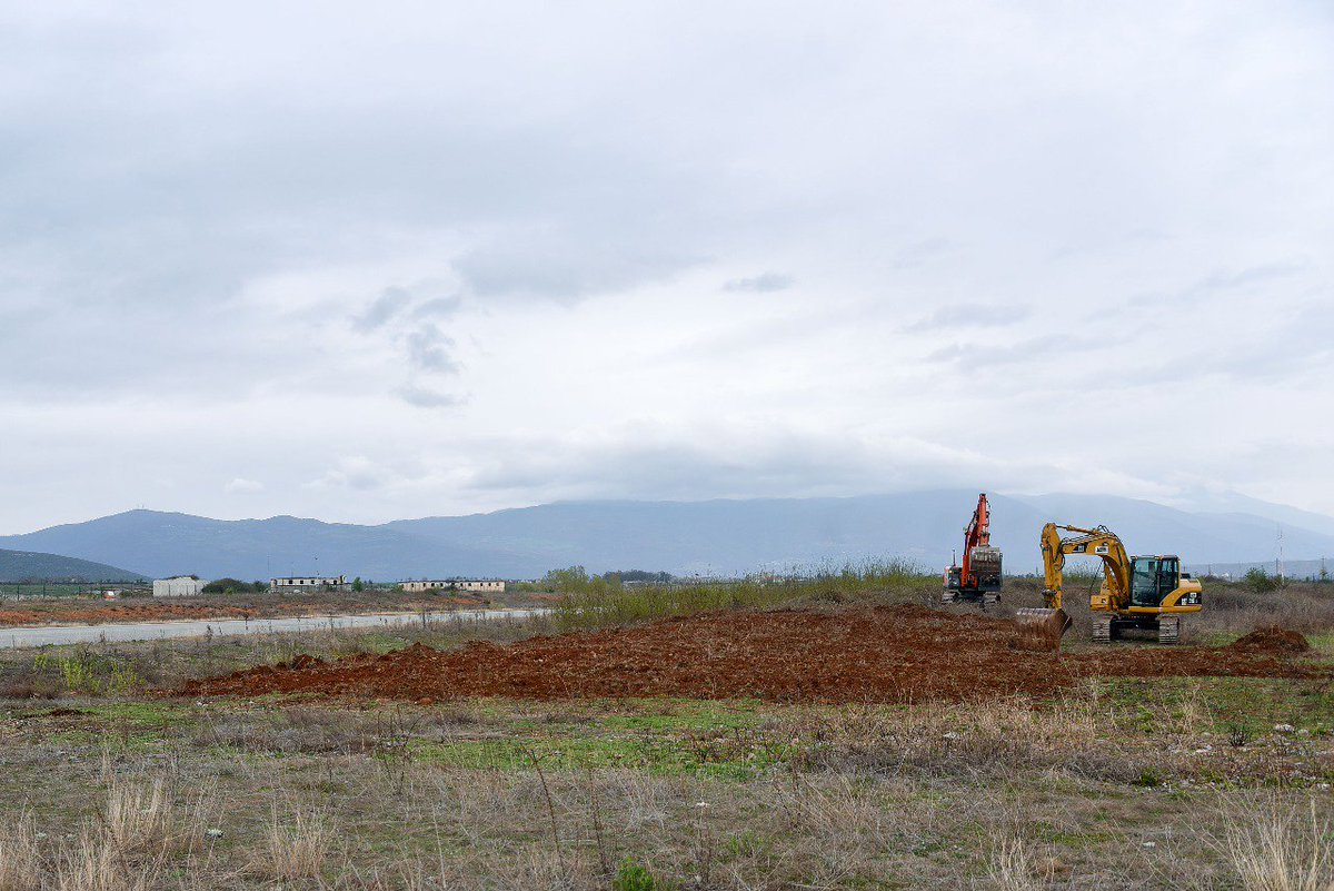BallukuBelinda's tweet photo. Baltë mbi çdo punë të mirë,çdo projekt që gjeneron punënësim e mirëqënie për cdo shqipëtar. Aeroporti Ndërkombëtar i Kukësit është realitet. Punimet civile do të zgjasin 12 muaj dhe dorëzimi për operim 24 muaj. Kush e ka të paqartë këtë? Askush, thjeshtë pak baltë edhe për sot. https://t.co/fLIxnxtnEM
