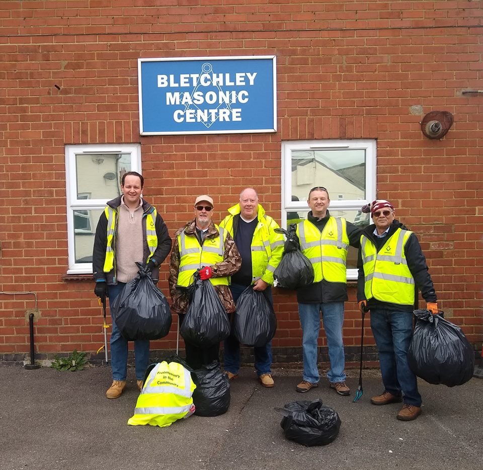 Members of St Giles Lodge no 8555 based in Bletchley spend a Saturday morning picking up litter along Watling Street. They collected 8 bags of rubbish which included a cup from a bra, Baby’s dummy and a pair of underpants! Sounds like someone had a good night!!