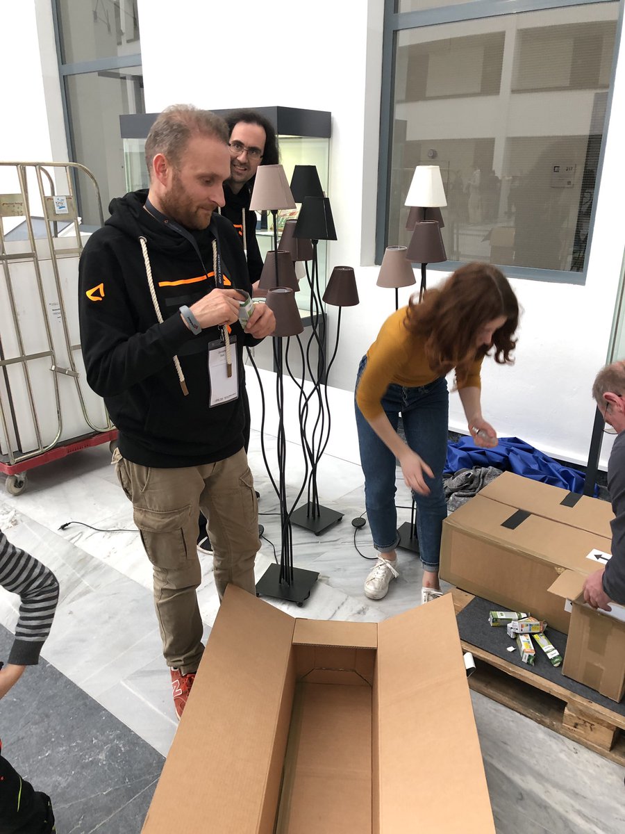 robsblog's tweet image. Wie viele Entwickler braucht man, um eine Glühbirne auszuschrauben? 🙈🤣👌

#devcamp19