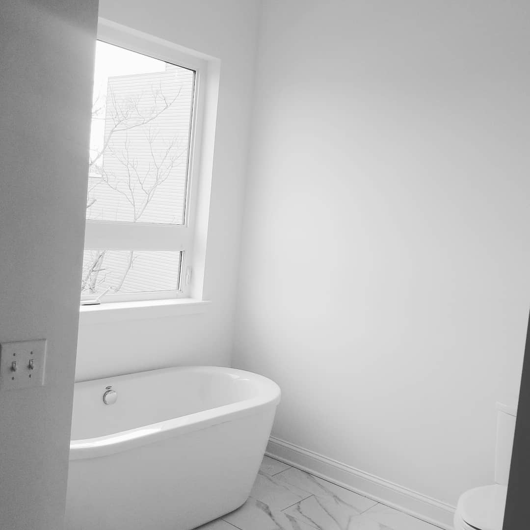 llc_horizon's tweet photo. SHOWER VS TUB

#fresh #white #his &amp; #her #onsuite #bathroom #homespa #sherwinwilliams #SEMIGLOSS #whitepaint #paintlife https://t.co/hfvp6NWFJm