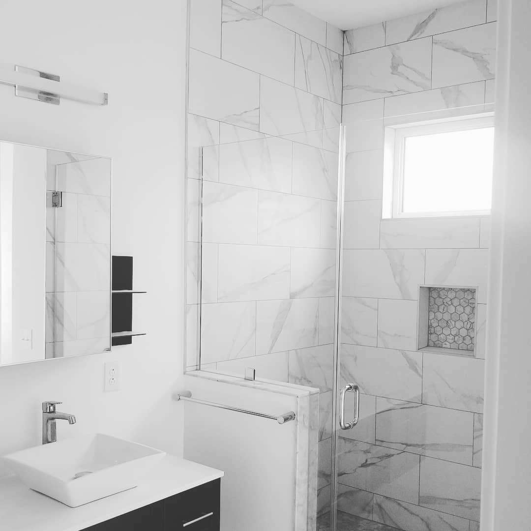 llc_horizon's tweet photo. SHOWER VS TUB

#fresh #white #his &amp; #her #onsuite #bathroom #homespa #sherwinwilliams #SEMIGLOSS #whitepaint #paintlife https://t.co/hfvp6NWFJm