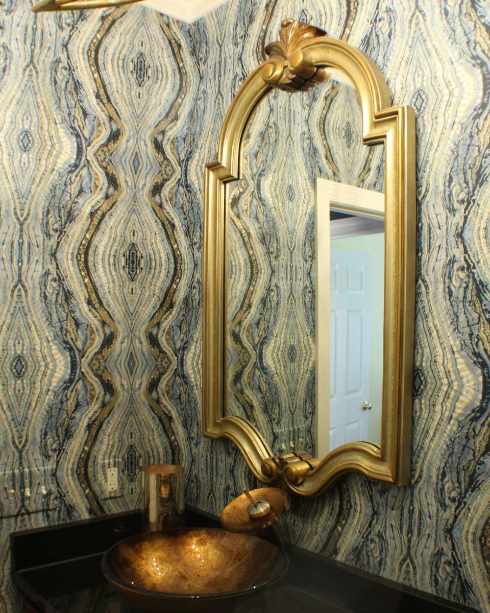 MaxHugoDesign's tweet photo. We found our new #wallpapergoals in this amazing bathroom! 

 #creatinginspiredinteriors #interiordesign #durhamnc #raleighnc https://t.co/oLeXPYXlQ3