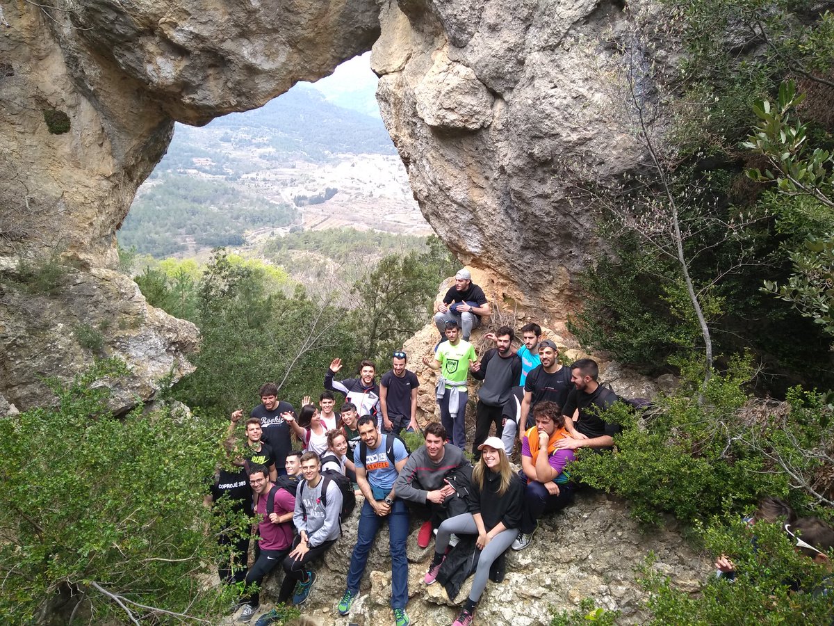 SixteAbadia's tweet image. Els magnífics paratges de @MuntanyesPrades, @TurCapafonts i #Prades tenen un gran atractiu i potencial turístic. Ho hem descobert acompanyats de @Lapica1993 i de @peplleonart. Sortida de Turisme Esportiu amb estudiants de 4rt @BlanquernaCAFE, @Blanquerna. #OrgullBlanquerna