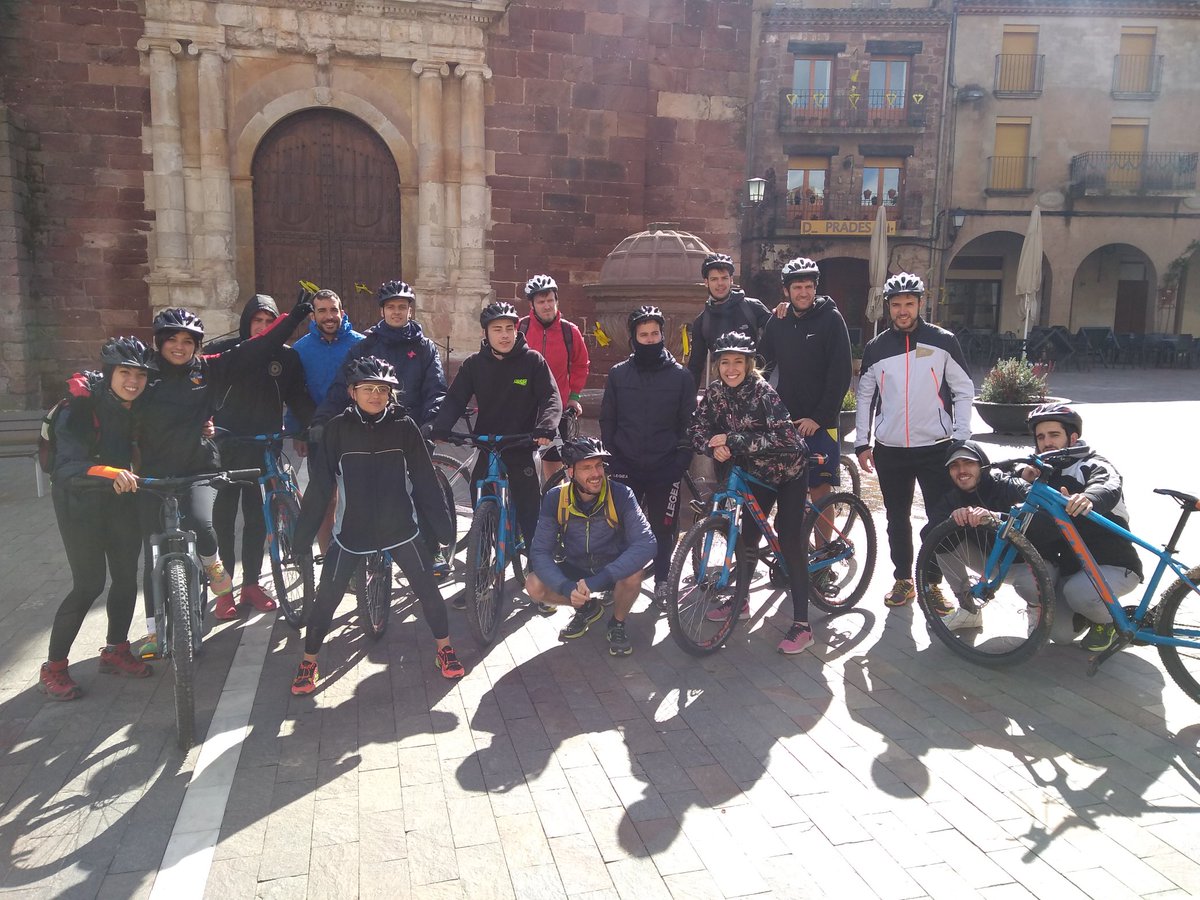 SixteAbadia's tweet image. Els magnífics paratges de @MuntanyesPrades, @TurCapafonts i #Prades tenen un gran atractiu i potencial turístic. Ho hem descobert acompanyats de @Lapica1993 i de @peplleonart. Sortida de Turisme Esportiu amb estudiants de 4rt @BlanquernaCAFE, @Blanquerna. #OrgullBlanquerna