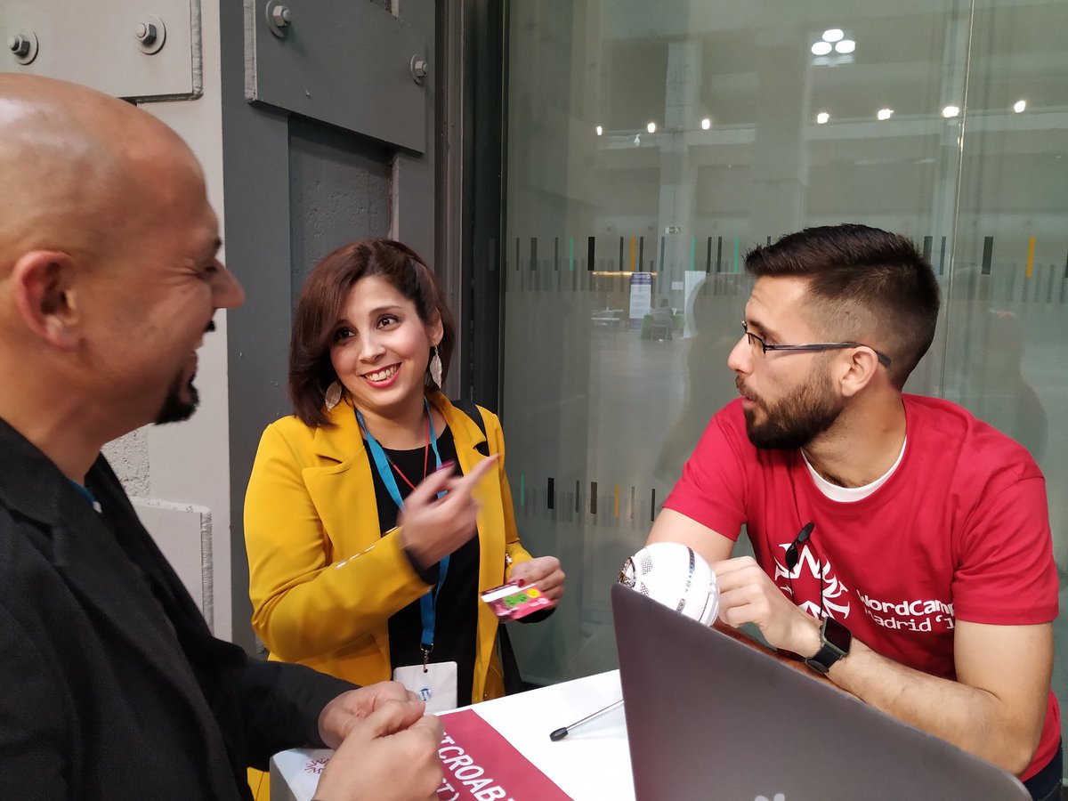 WordCampMad's tweet photo. Microabierto con @DaniSerrano_ en la #WCMAD https://t.co/lnLxBpdX3S