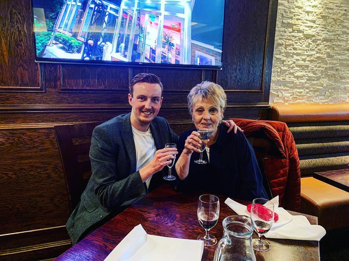 #Repost halsey.sam
・・・
Prosecco Lunch 🥂🥂 with my mother! <a href="/reidsbillericay/">REIDS Bar</a> #proseccolunch #lunch #motherson #reids #billericay #brunching #family #drinks #saturdays