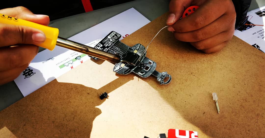 RipoLab's tweet photo. Tot ha sortit perfecte!!! Moltes gràcies famílies!!! Esperem que a partir d'ara aquesta por a l'electrònica hagi desaparegut una mica. Ho heu fet genial!!! #RoboCAT19 #RoboTAC @Puntmultimedia @RSOnline_ES https://t.co/7IV6W95OFN