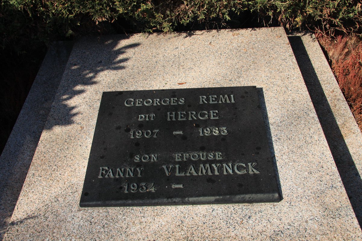 WriterGrave's tweet photo. Hergé's grave in Uccle Dieweg Cemetery, Uccle, Arrondissement Brussel-Hoofdstad, Brussels-Capital Region, Belgium https://t.co/nINDLSwRId